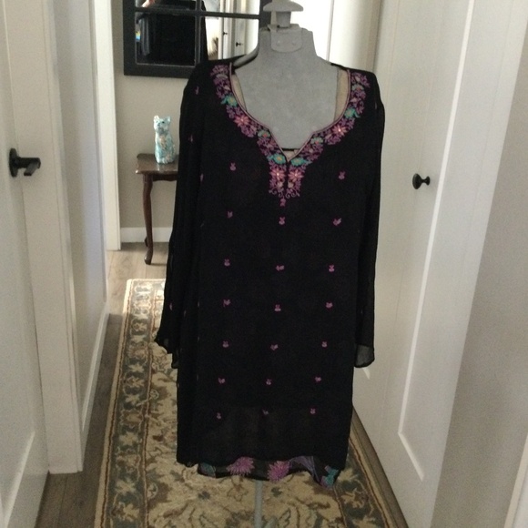 Lovely Feminine Ladies Top - Picture 3 of 7